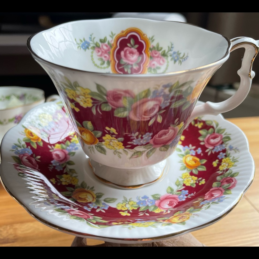 Royal Albert bone China England tea cup & saucer